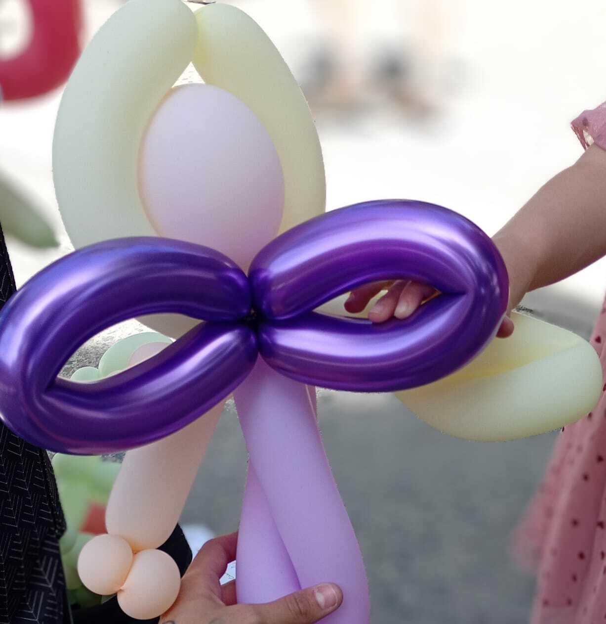 Sculpture de ballons pour entreprises ou particuliers avec l'agence L&R 'Libérez vos Reves'